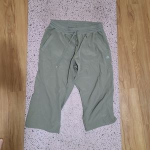 🌻 3 for 15 - Grey Capri workout pants